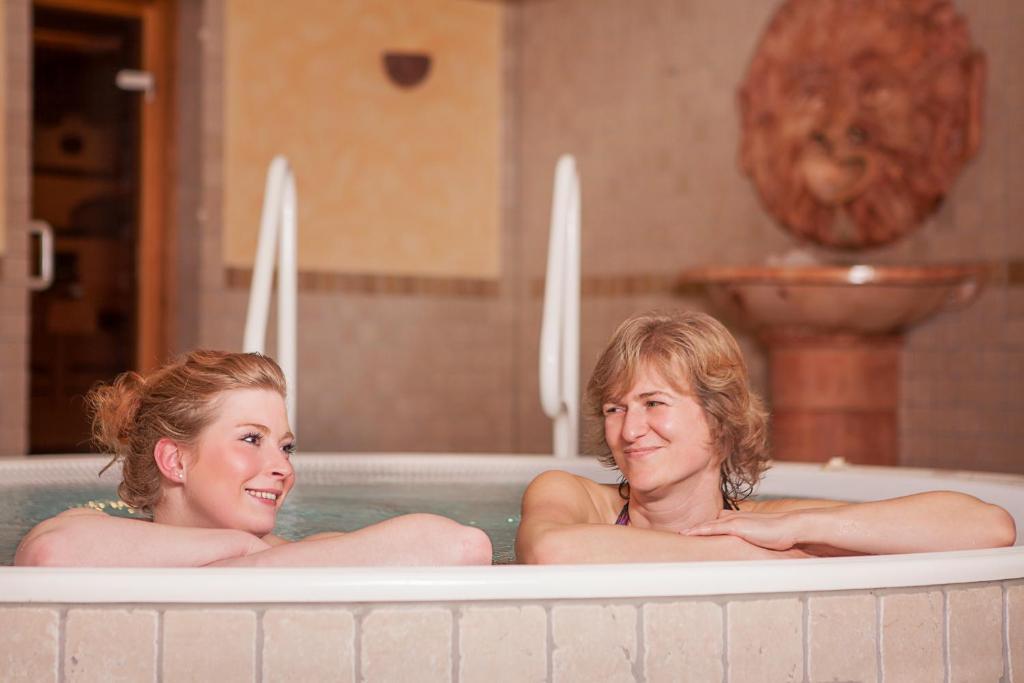 Hotel Wilder Mann Konigstein in der Oberpfalz ภายนอก รูปภาพ
