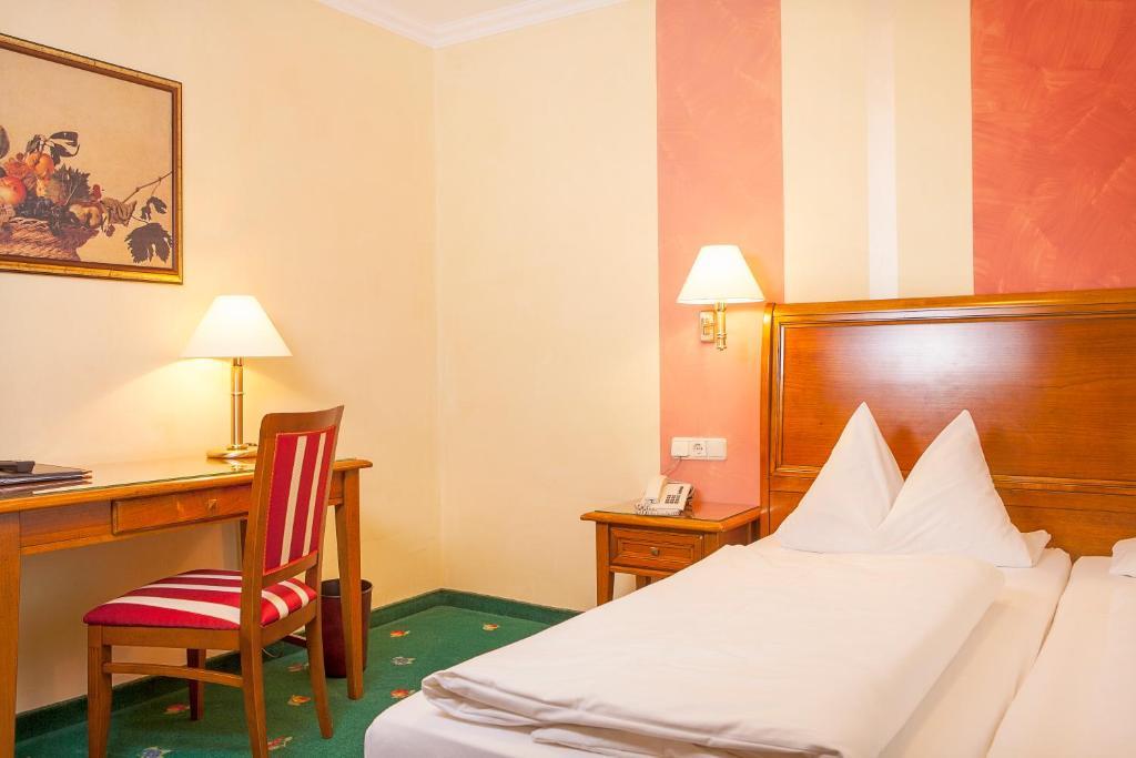 Hotel Wilder Mann Konigstein in der Oberpfalz ภายนอก รูปภาพ