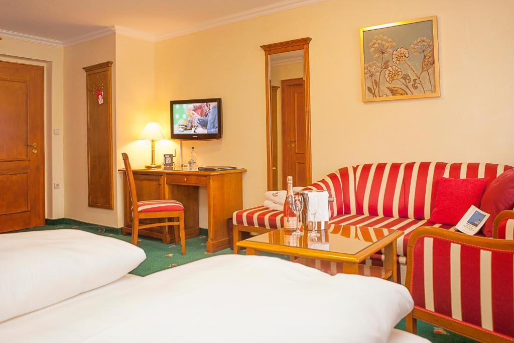Hotel Wilder Mann Konigstein in der Oberpfalz ภายนอก รูปภาพ